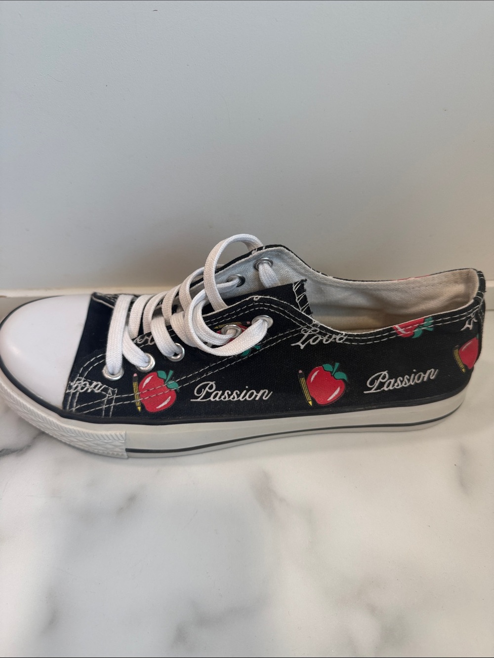 FABUL Teacher Apple Print Canvas Sneakers Women’s Size 8